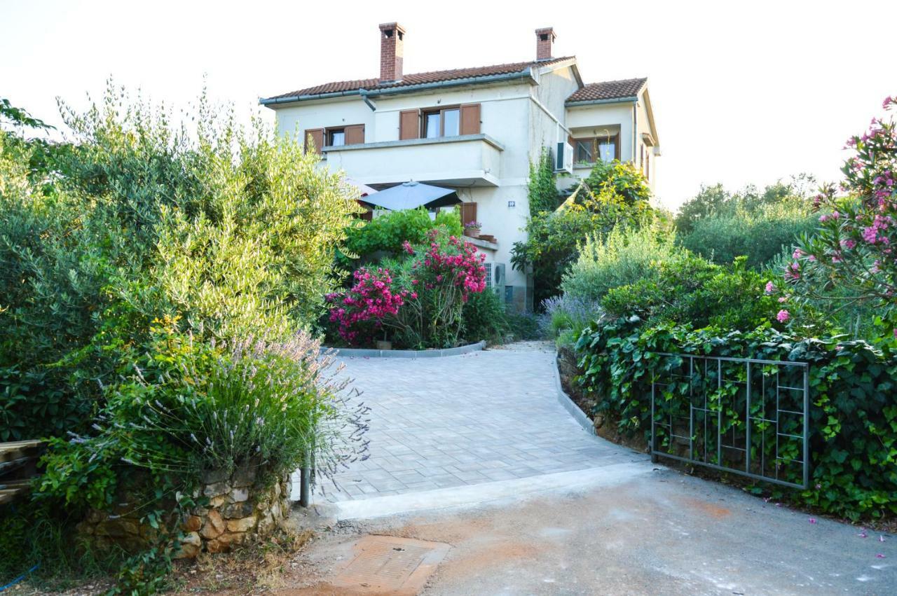 Pinezići Apartment Zoja מראה חיצוני תמונה